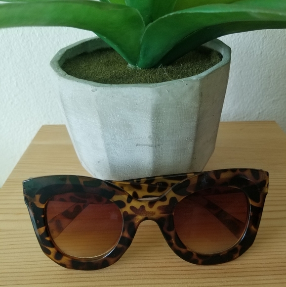 Cat Eye Vintage Sunglasses Leopard 🌞 - Picture 2 of 3